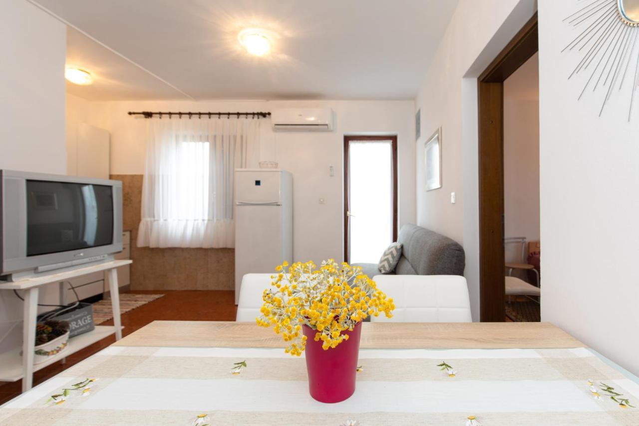 קרק Apartment Drago *Cosy & Close To The Beach! מראה חיצוני תמונה