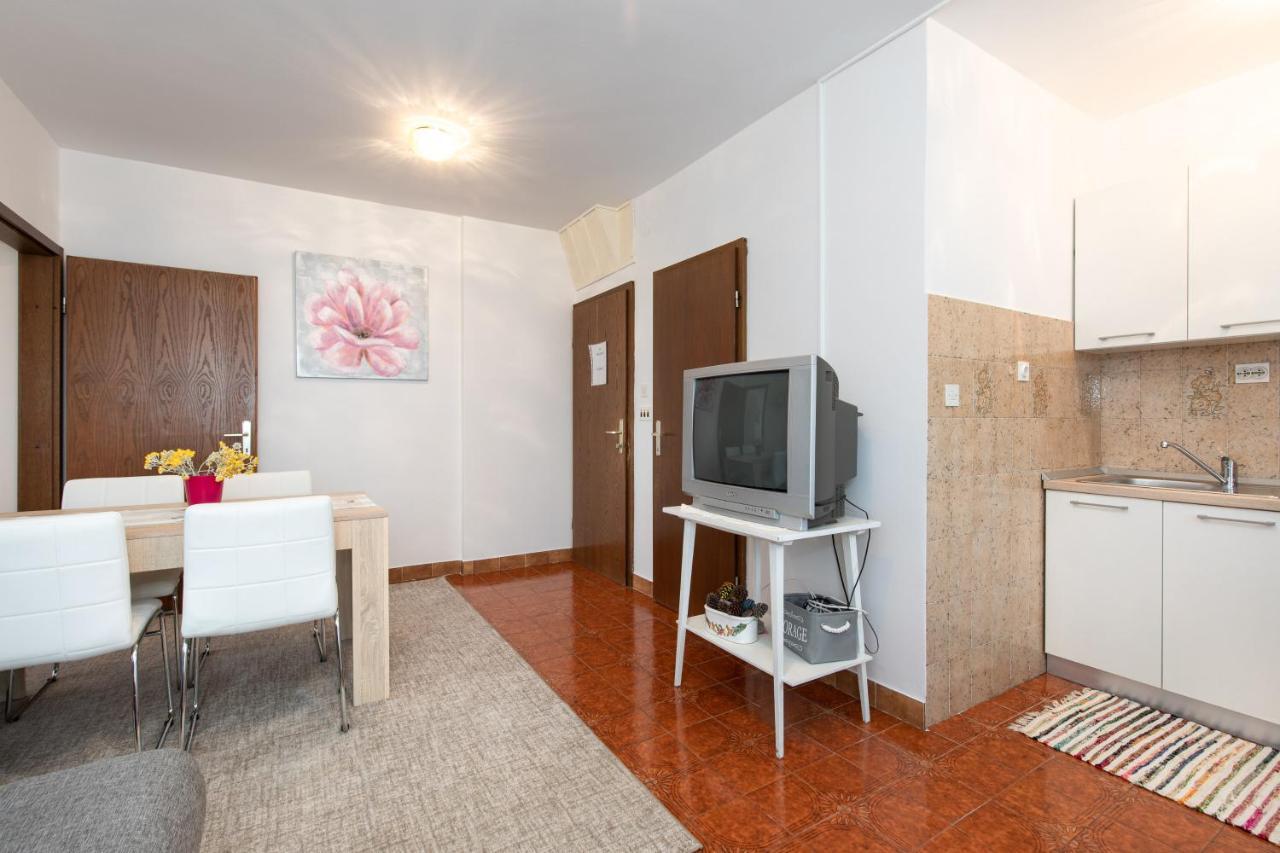 קרק Apartment Drago *Cosy & Close To The Beach! מראה חיצוני תמונה